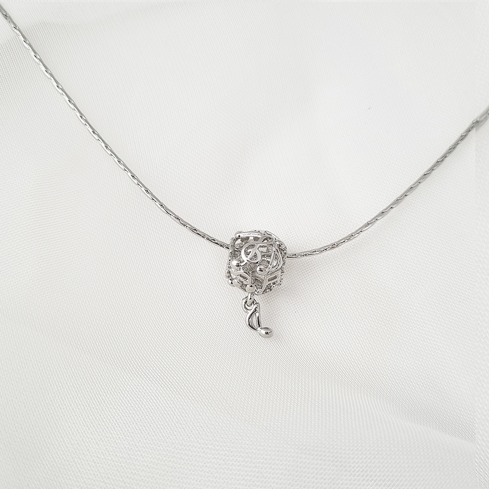 COLLAR PANDOR MUSICA PLATEADA