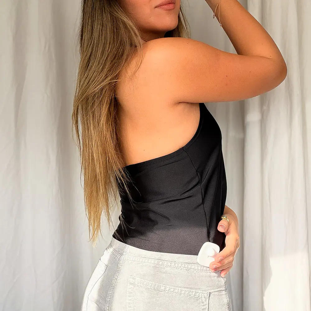 Eda Top Asimétrico sin espalda Negro