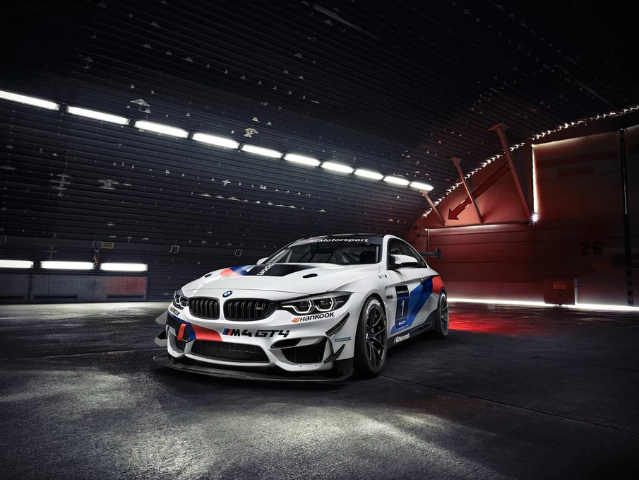 RAVENOL colabora con BMW M Customer Racing en el BMW M4 GT4
