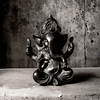 MAYOR 3 Figura de Poliresina Dios Ganesha Tallado a Mano   - NEGRO