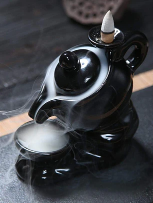 cascada de Humo de cerámica negra con diseño de tetera y taza 