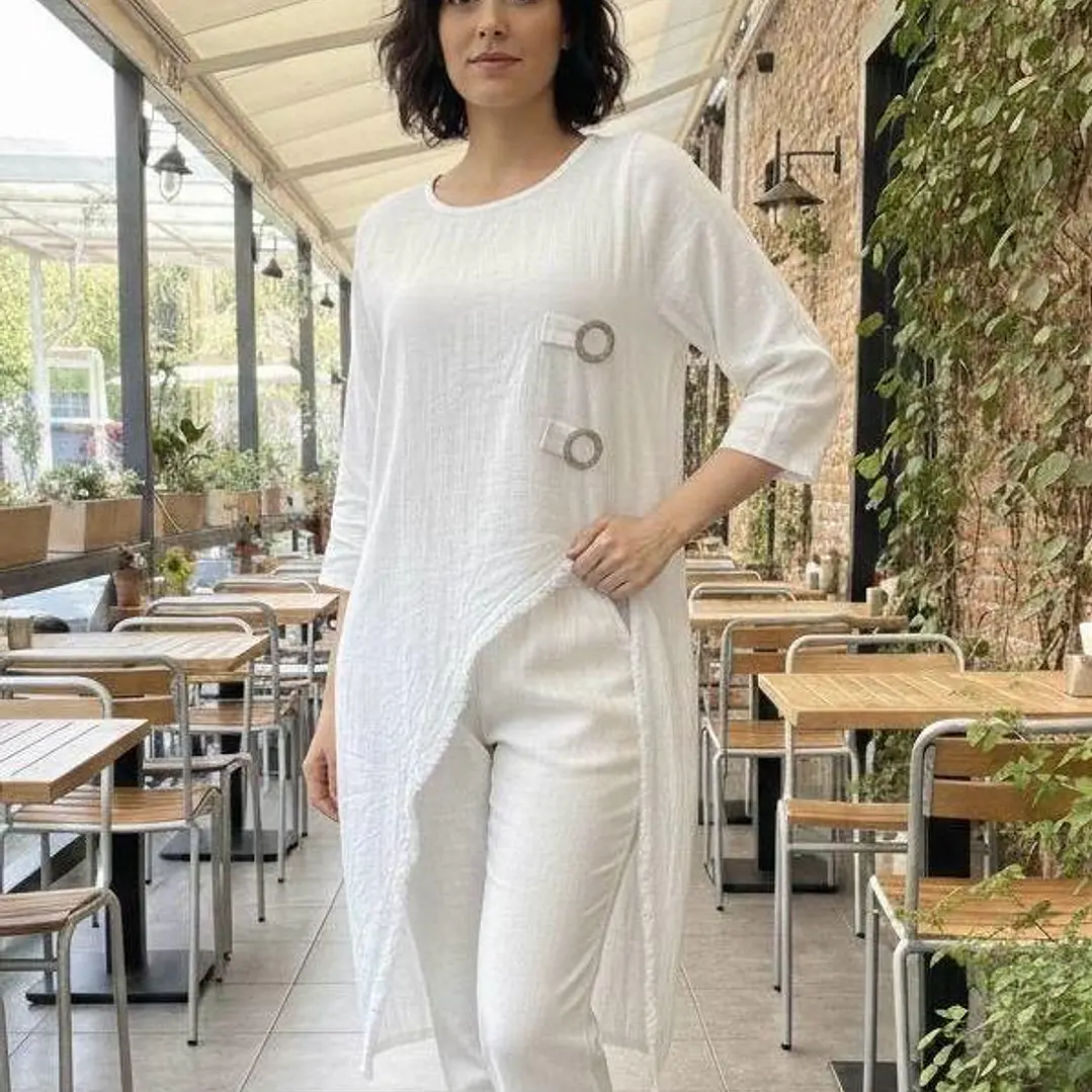 Blusa de Lino Asimétrica con Botones Decorativos 4
