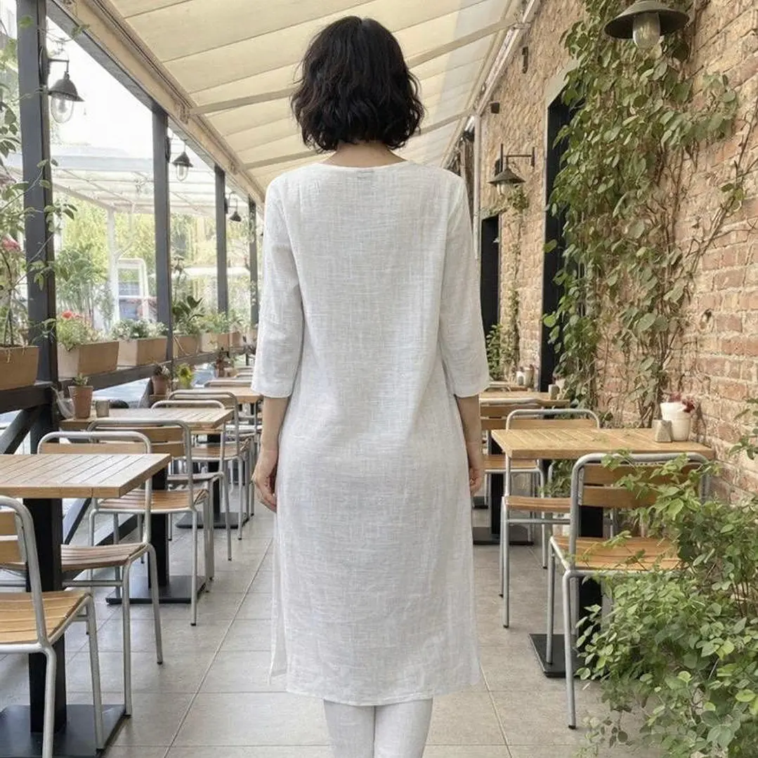 Blusa de Lino Asimétrica con Botones Decorativos 10