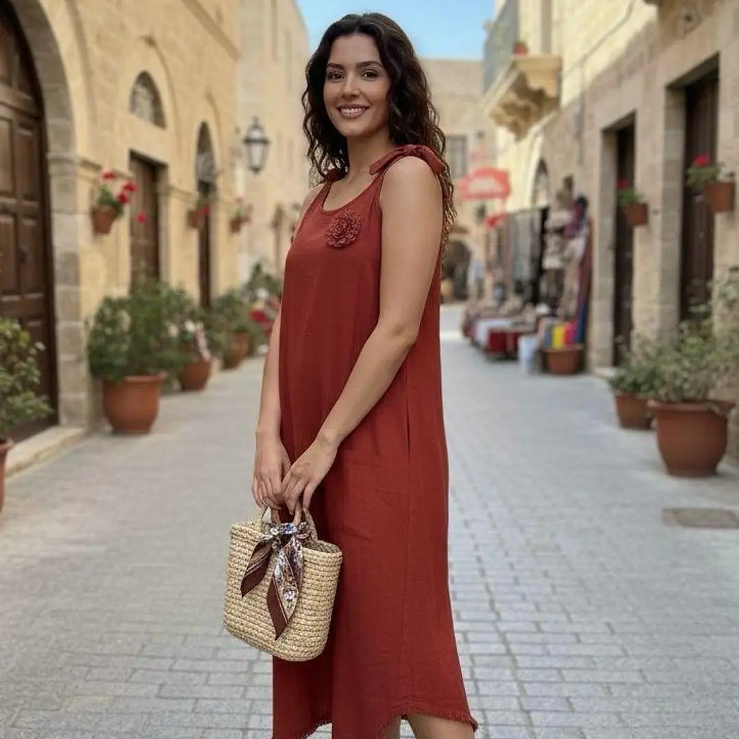 Vestido de Lino con Tirantes y Detalle Floral 9