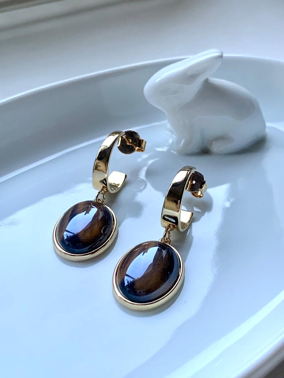 Aro colgante con piedra Ojo de Tigre y baño de oro 18k