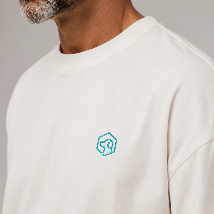 Camiseta básica Blanco hueso premium bordado - Oversize 2