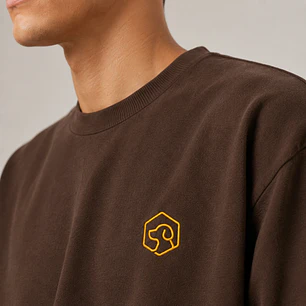 Camiseta básica marrón premium bordado - Oversize