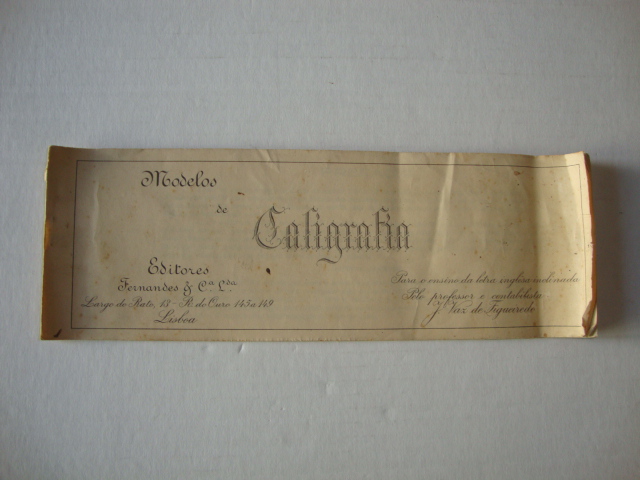 Modelos de caligrafia para o ensino da letra inglesa inclinada