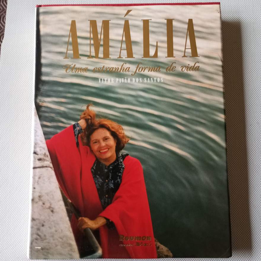 Amália - Uma estranha forma de vida