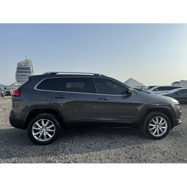 2017 JEEP CHEROKEE - SUNROOF, 4WD, 2 SMART KEY, CAMERA  6