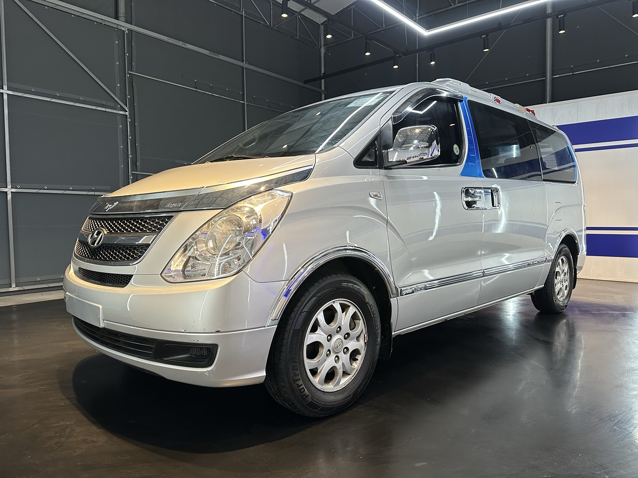 2010 Hyundai Grand Starex 12 SEATS**A/T**FULL CHROME 2