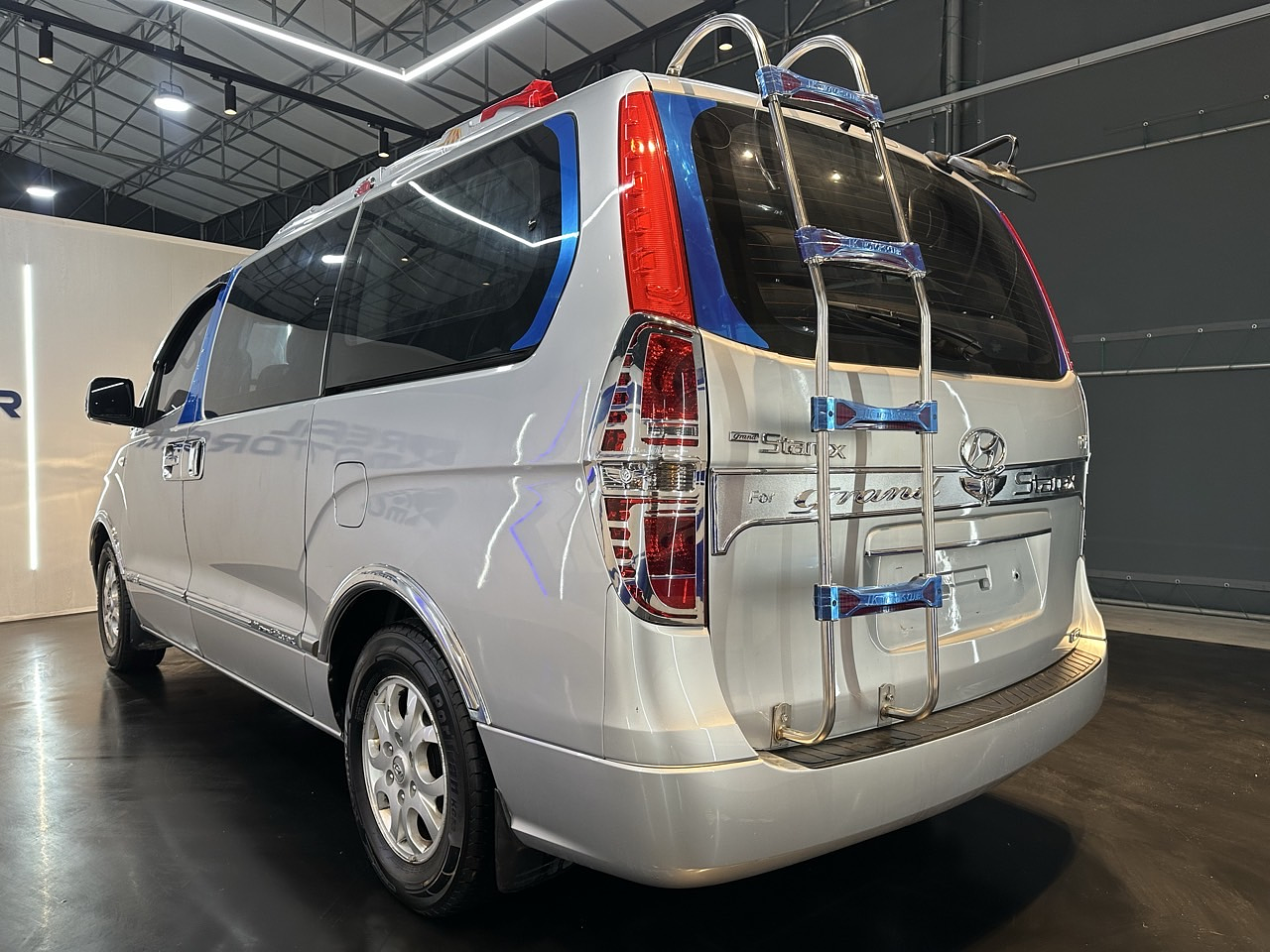 2010 Hyundai Grand Starex 12 SEATS**A/T**FULL CHROME 5