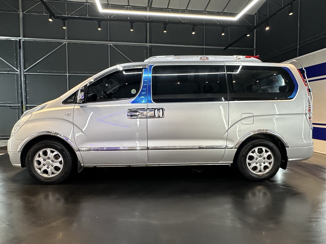 2010 Hyundai Grand Starex 12 SEATS**A/T**FULL CHROME 6