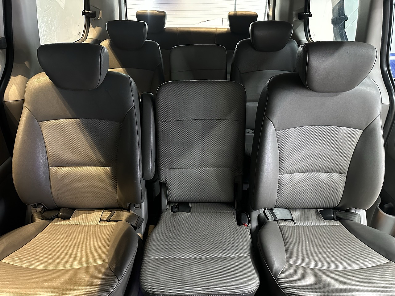 2010 Hyundai Grand Starex 12 SEATS**A/T**FULL CHROME 27