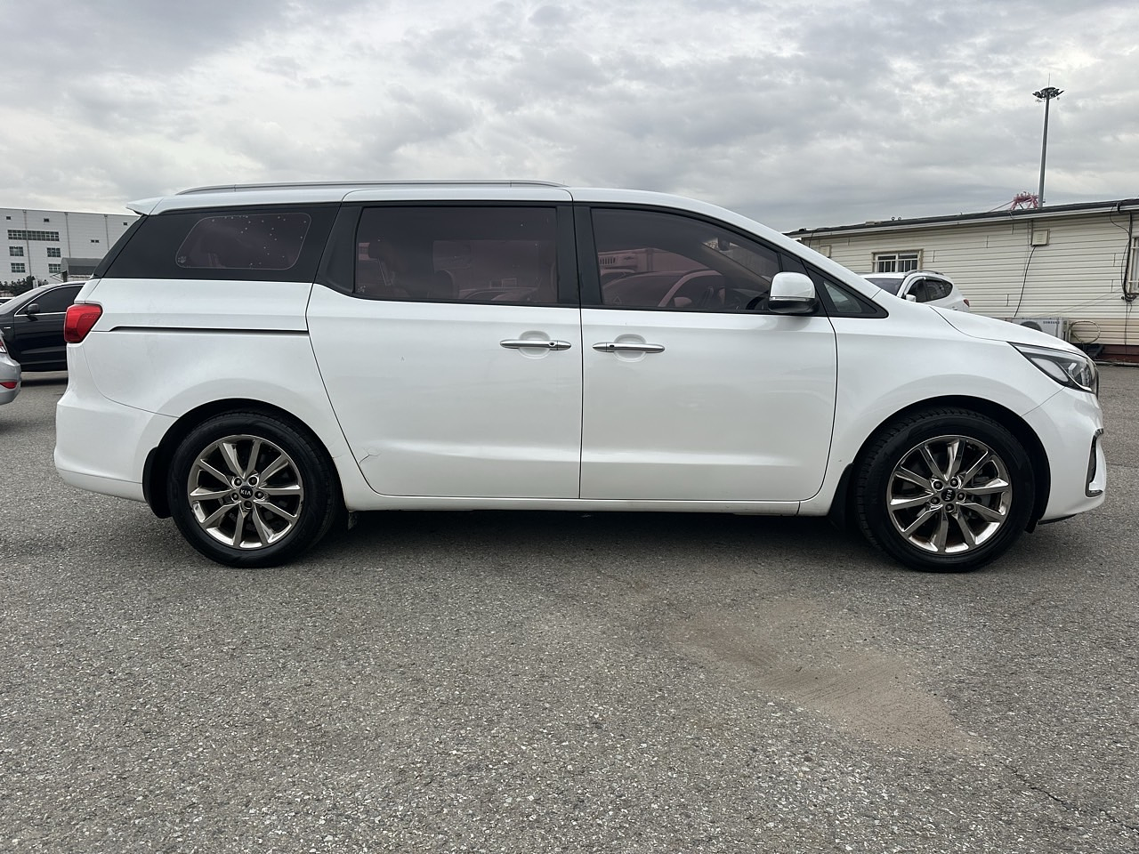2019 Kia All New Carnival 9SEATS/R.CAM/NAV/S*KEY/AT.DOOR 4