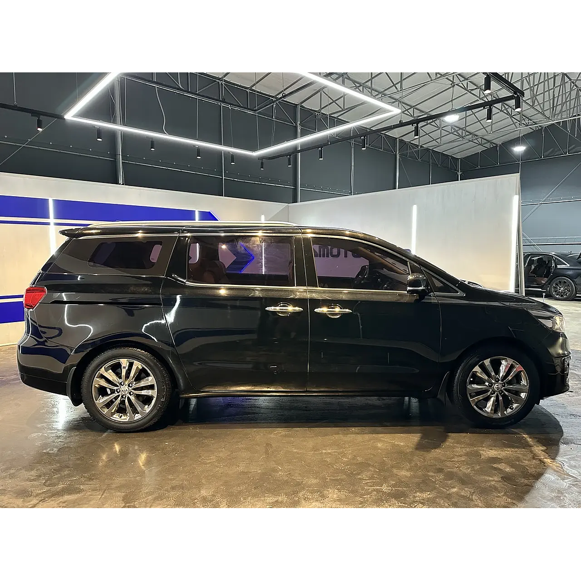 KIA ALL NEW CARNIVAL 2017 / SMART KEY / R CAMARA / SUNROOF 2