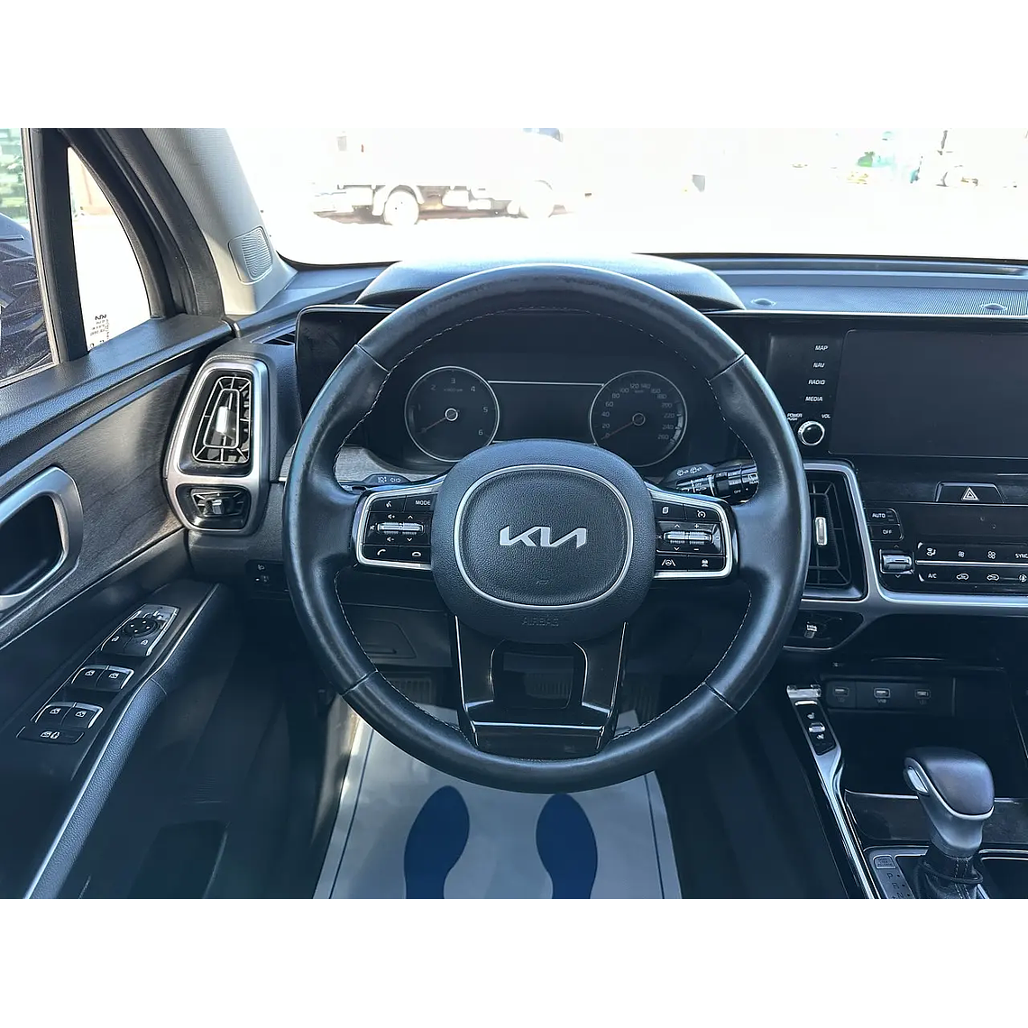 KIA SORENTO 2023 / 7PASAJEROS / CAMARA R / PANTALLA / SMART KEY 13