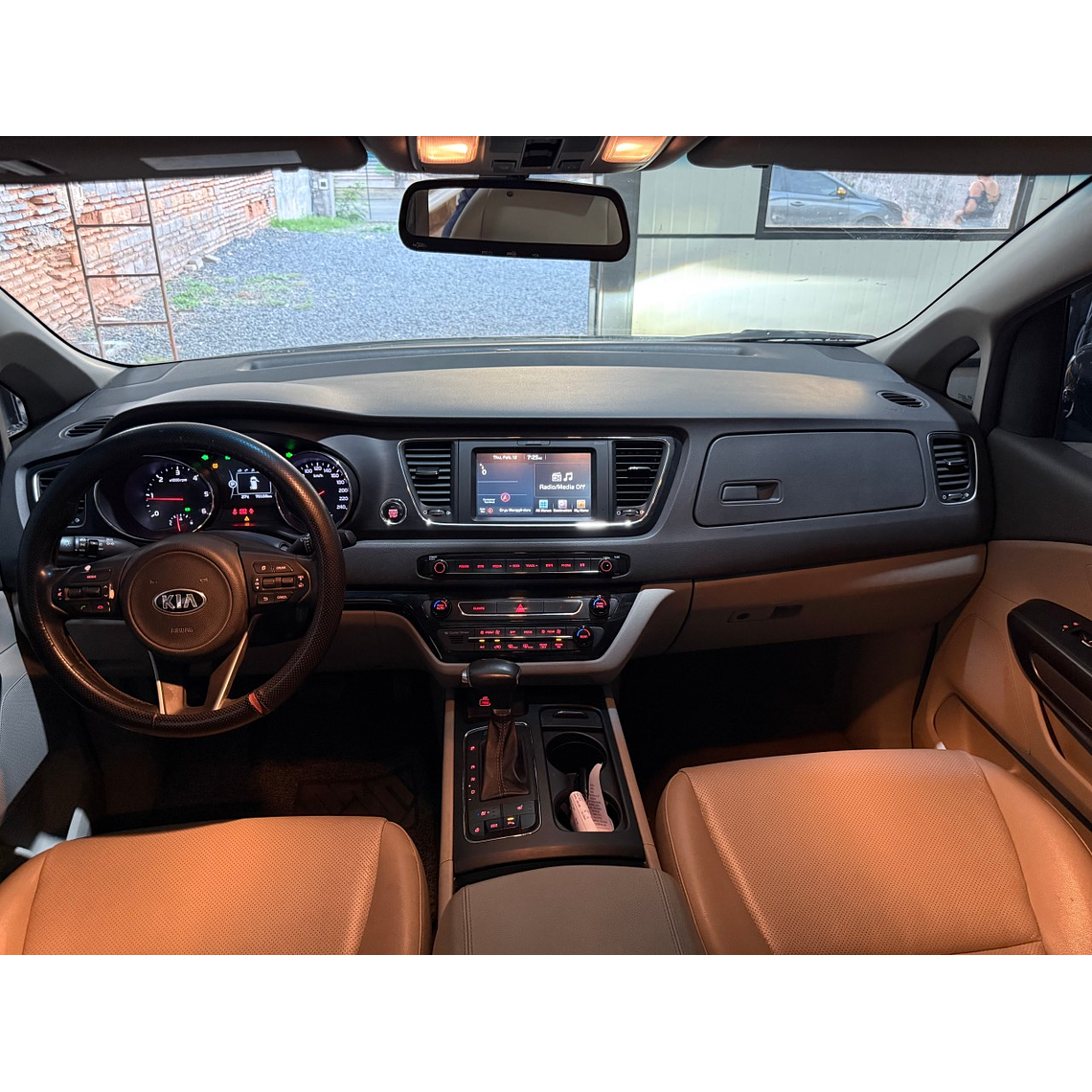 KIA ALL NEW CARNIVAL 2017 DOUBLE SUNROOF / PANTALLA / DIESEL / 9 PASAJEROS 4