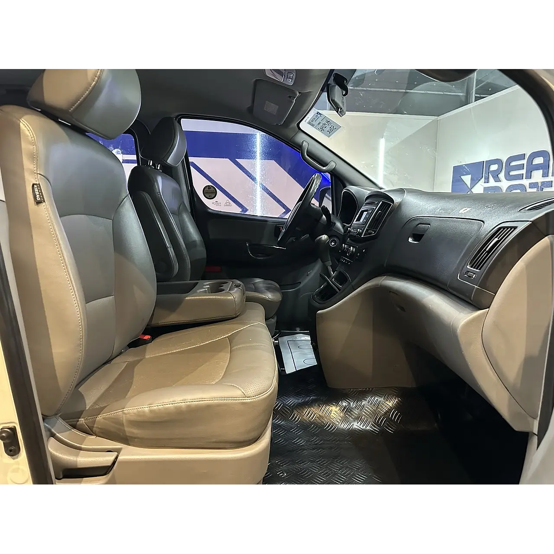 HYUNDAI STAREX 2017 / DIESEL / 2.5 CC / 12 PASAJEROS 8