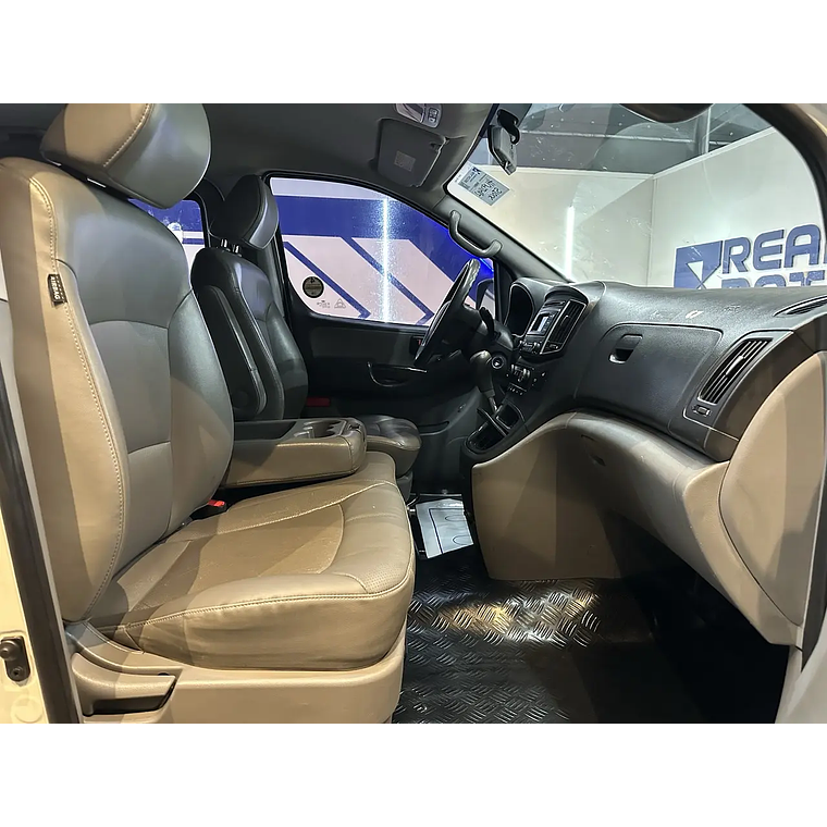HYUNDAI STAREX 2017 / DIESEL / 2.5 CC / 12 PASAJEROS 8