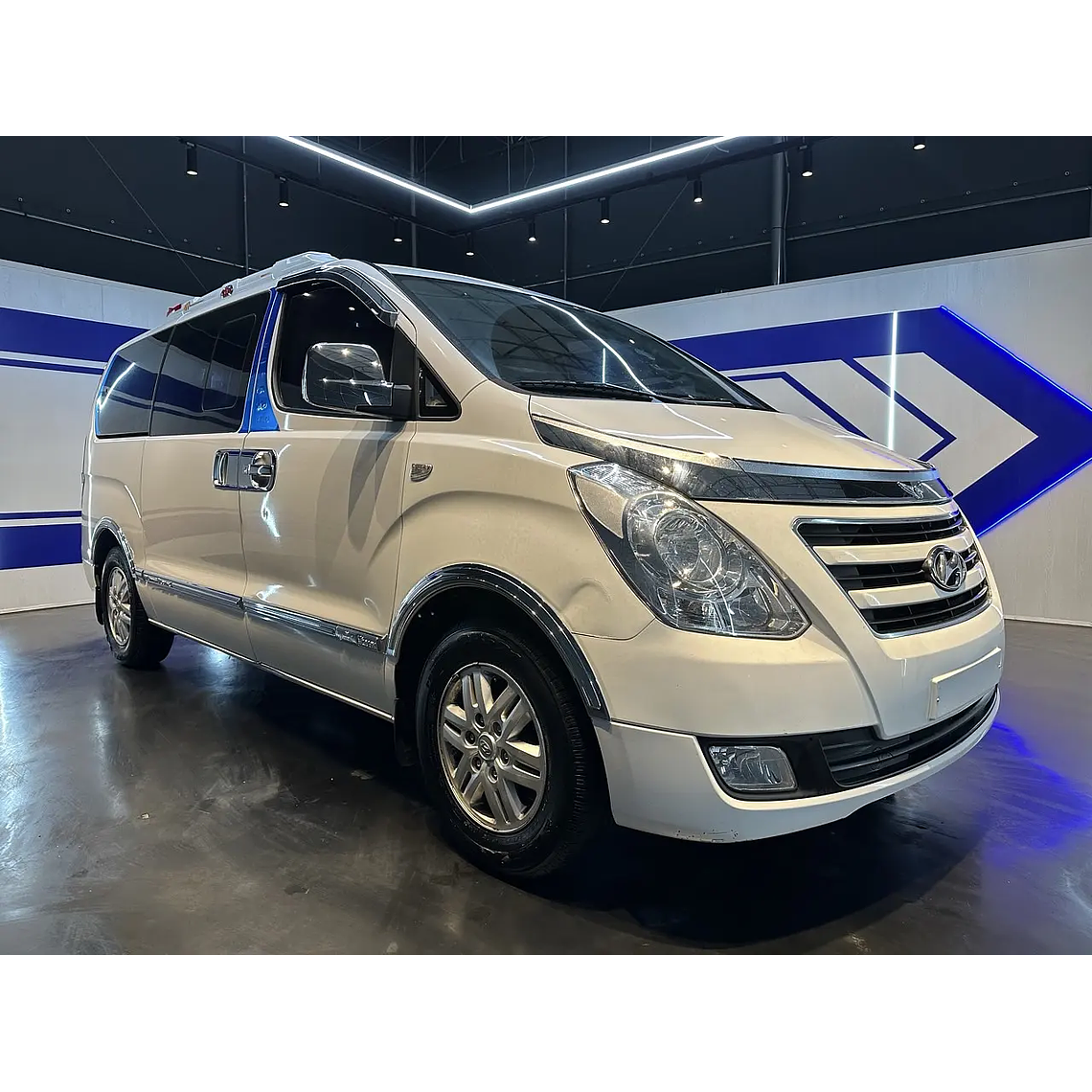 HYUNDAI STAREX 2017 / DIESEL / 2.5 CC / 12 PASAJEROS 3