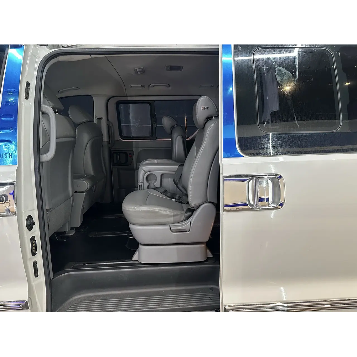 HYUNDAI STAREX 2017 / DIESEL / 2.5 CC / 12 PASAJEROS 13