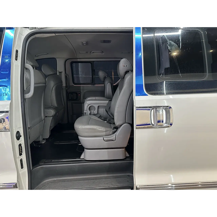 HYUNDAI STAREX 2017 / DIESEL / 2.5 CC / 12 PASAJEROS 13