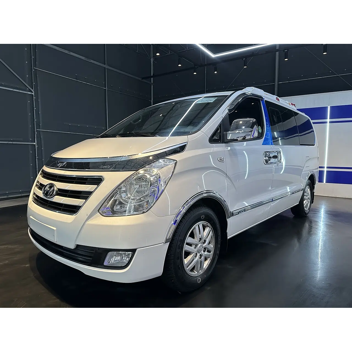 HYUNDAI STAREX 2017 / DIESEL / 2.5 CC / 12 PASAJEROS 2