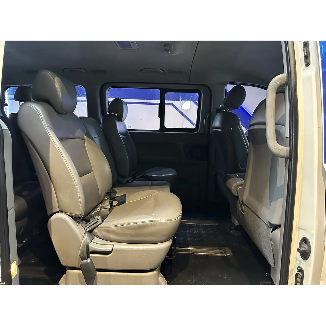 HYUNDAI STAREX 2017 / DIESEL / 2.5 CC / 12 PASAJEROS 11