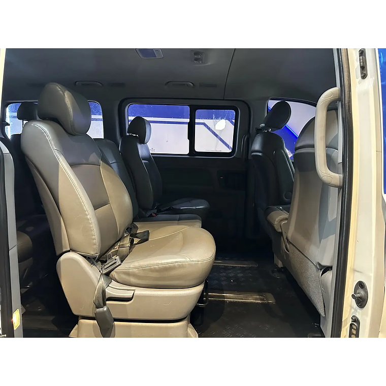 HYUNDAI STAREX 2017 / DIESEL / 2.5 CC / 12 PASAJEROS 11