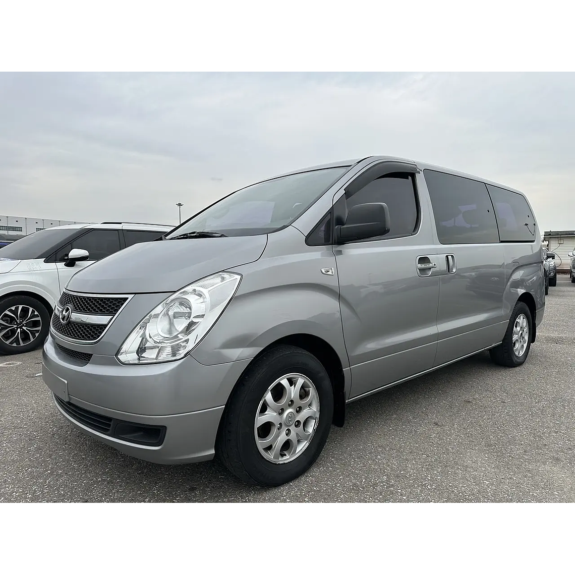HYUNDAI STAREX 2013 / DIESEL 2.5 / 2WD / 12 PASAJEROS 1