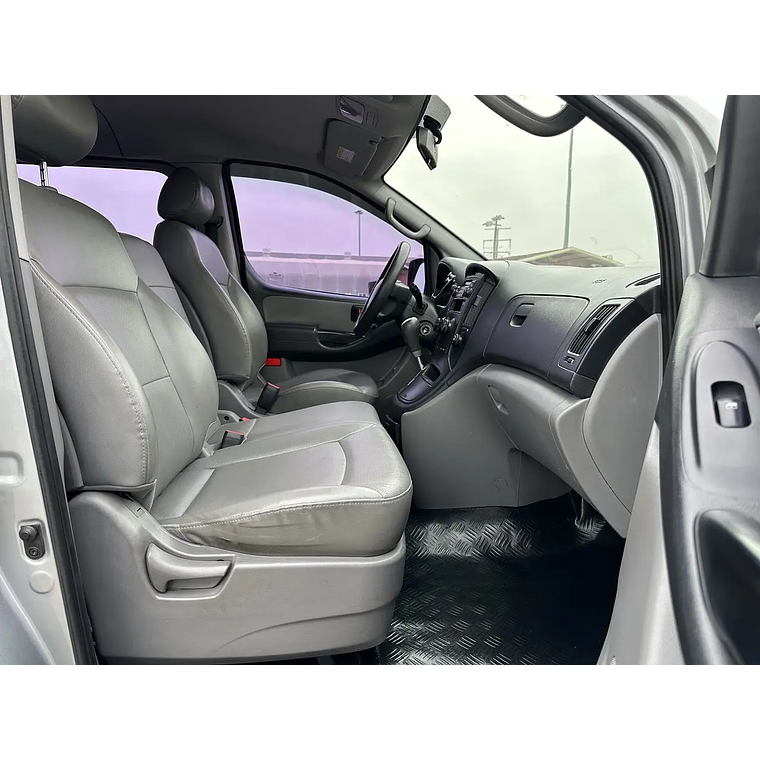 HYUNDAI STAREX 2013 / DIESEL 2.5 / 2WD / 12 PASAJEROS 9