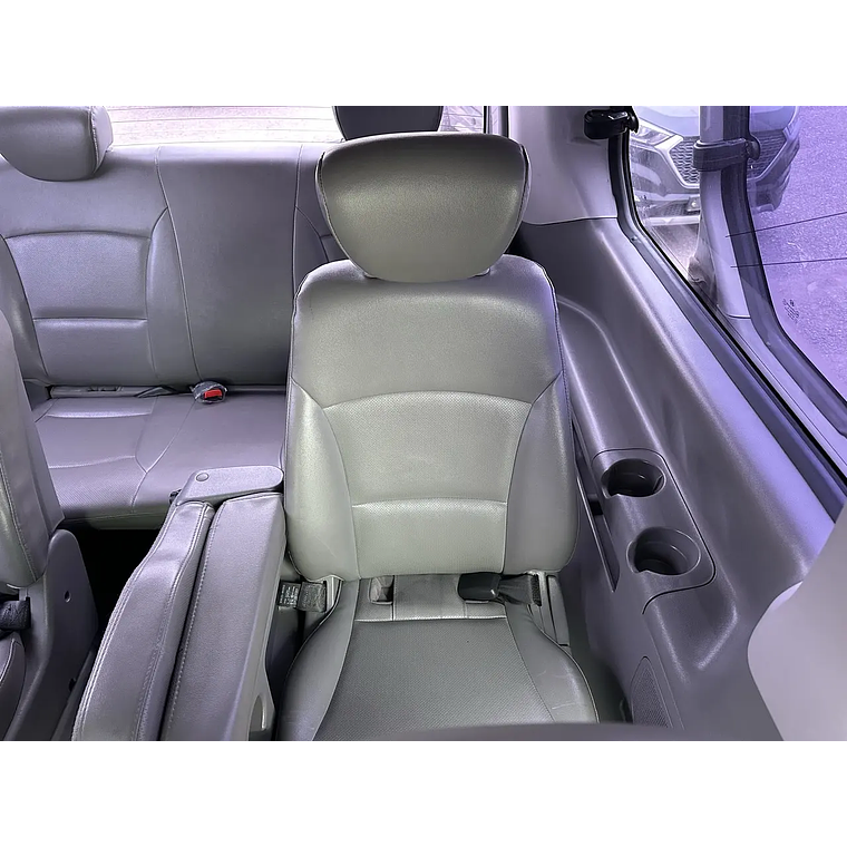 HYUNDAI STAREX 2013 / DIESEL 2.5 / 2WD / 12 PASAJEROS 17