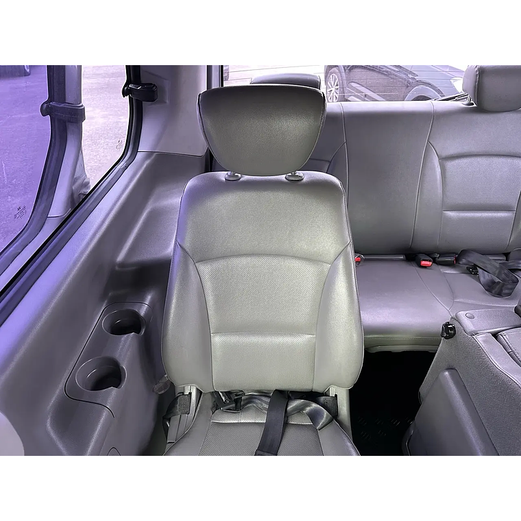 HYUNDAI STAREX 2013 / DIESEL 2.5 / 2WD / 12 PASAJEROS 18