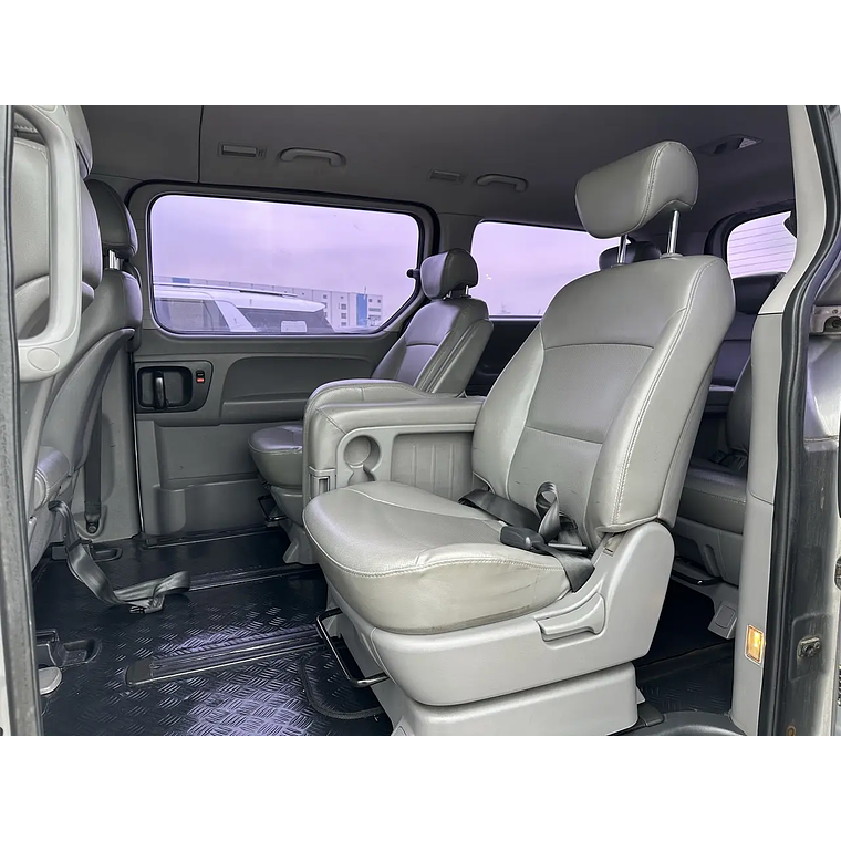 HYUNDAI STAREX 2013 / DIESEL 2.5 / 2WD / 12 PASAJEROS 22