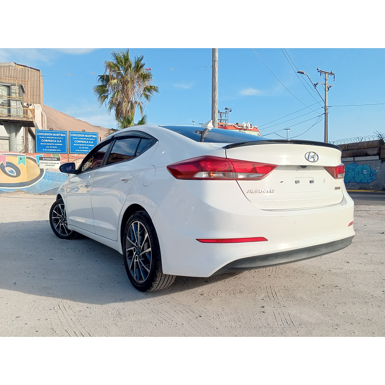 HYUNDAI AVANTEAD 2016 LOOK DEPORTIVO 3