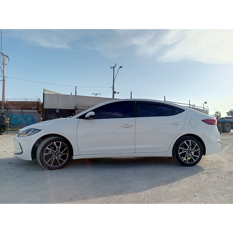 HYUNDAI AVANTEAD 2016 LOOK DEPORTIVO 5