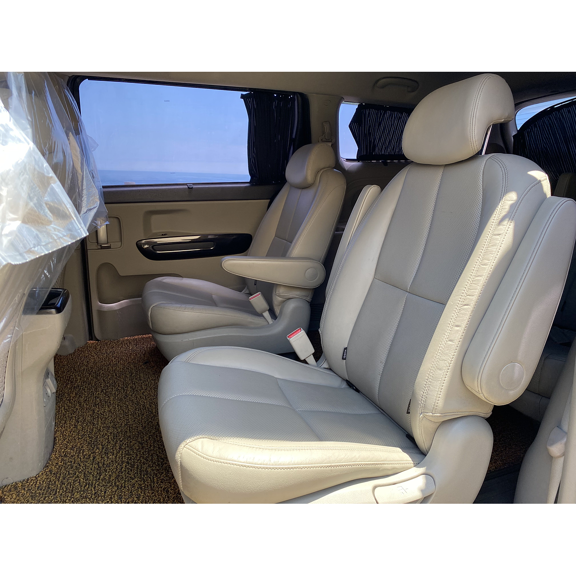 KIA CARNIVAL 2016 GRIS 2WD 37