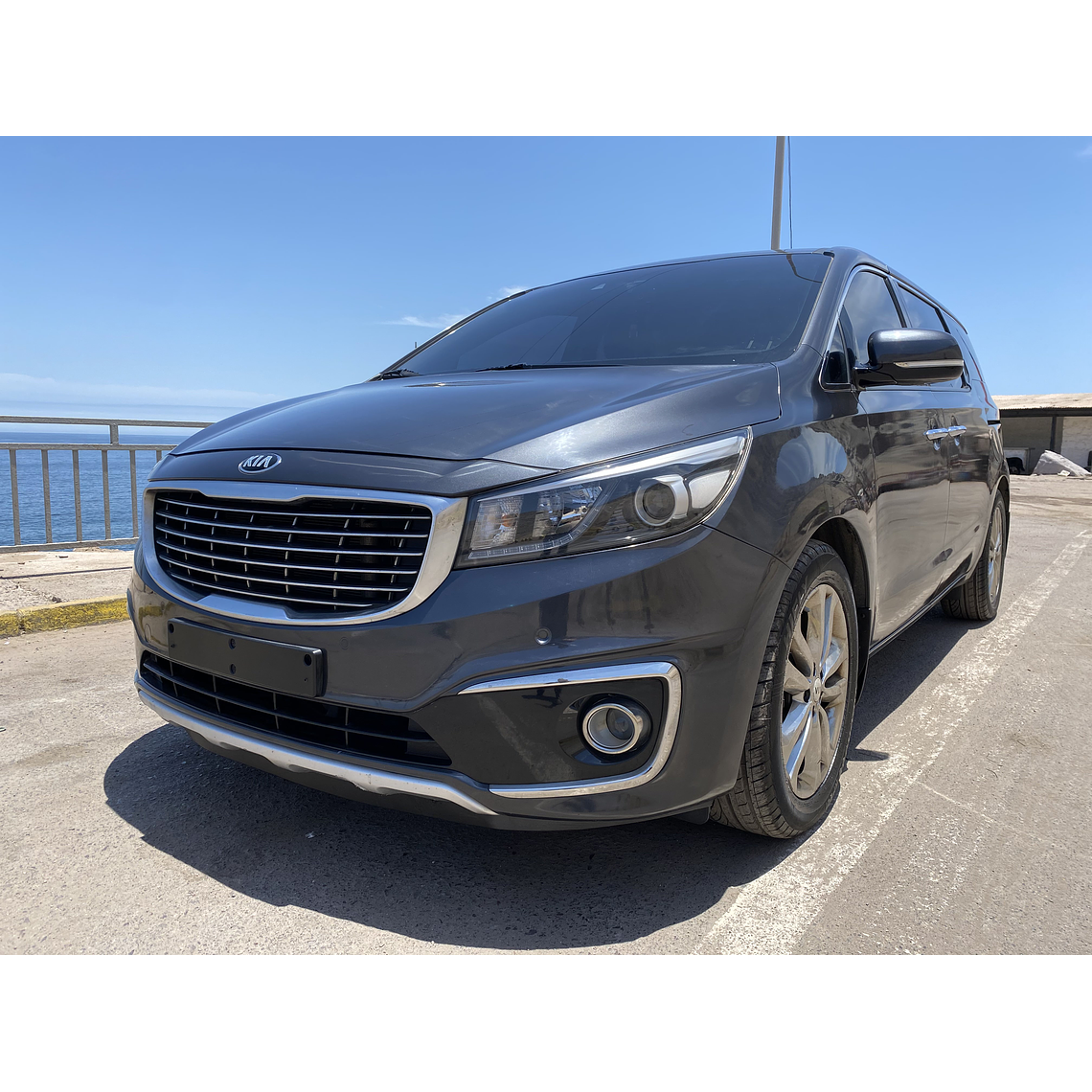 KIA CARNIVAL 2016 GRIS 2WD 39