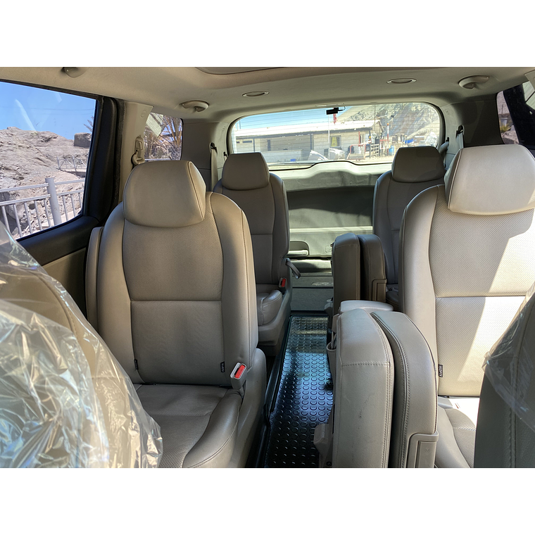 KIA CARNIVAL 2015 GRIS 2WD 35