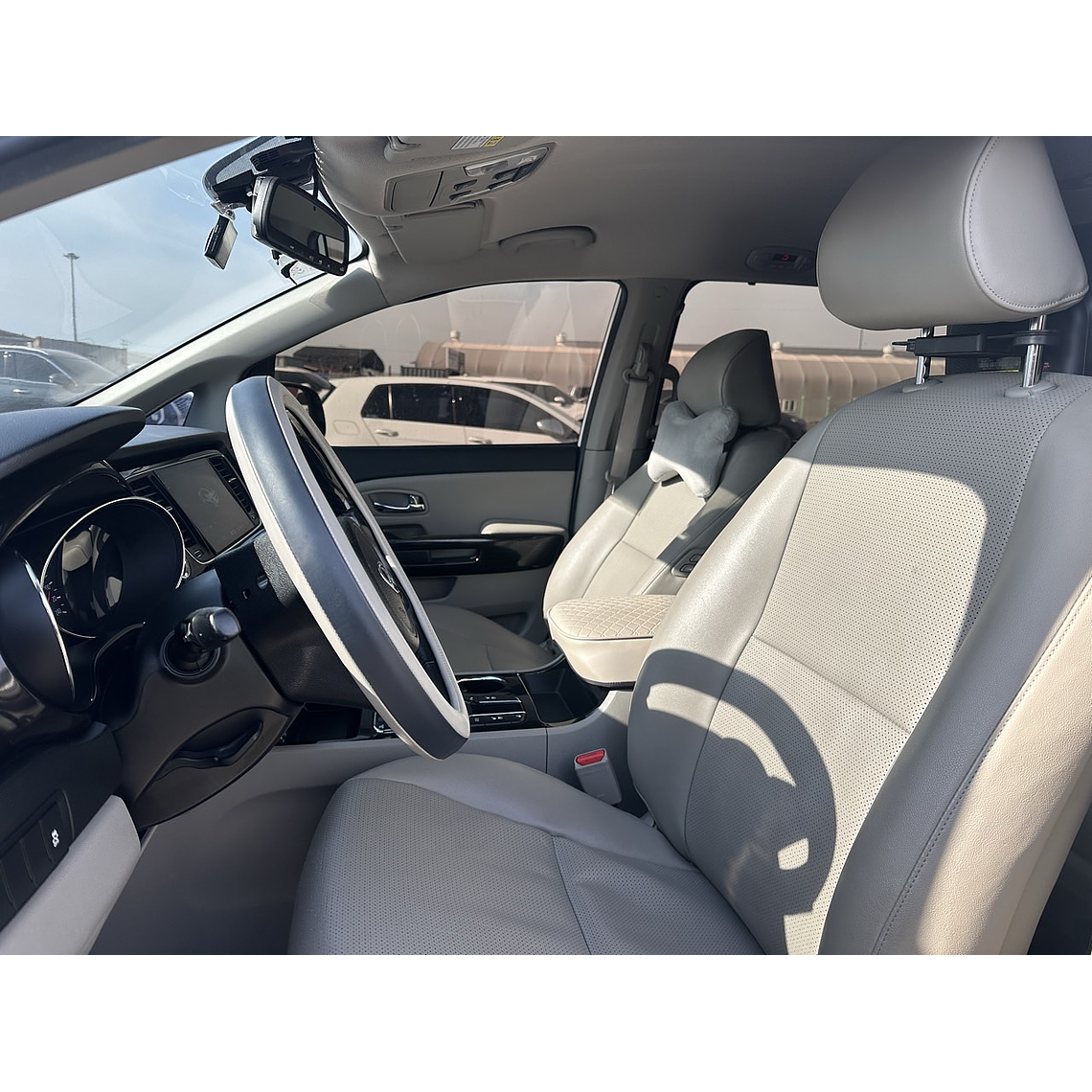 KIA CARNIVAL 2019 / 9PASAJEROS / DIESEL / CAMARA R / FULL 12