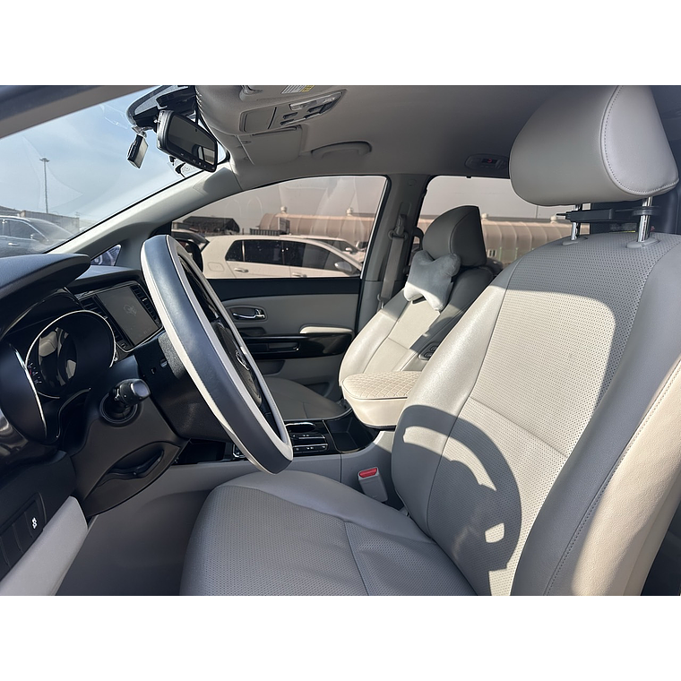 KIA CARNIVAL 2019 / 9PASAJEROS / DIESEL / CAMARA R / FULL 12