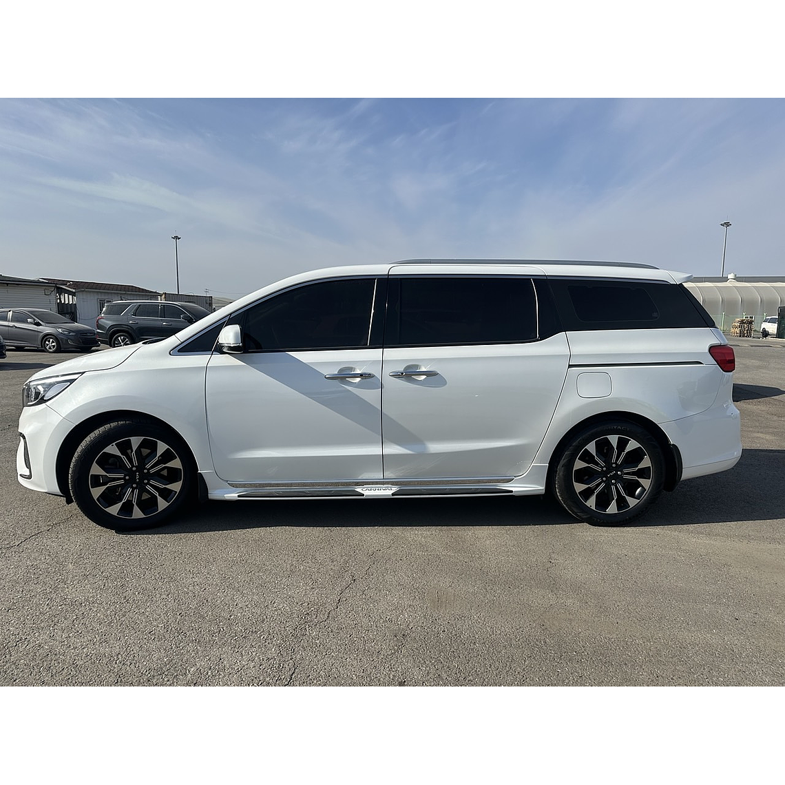 KIA CARNIVAL 2019 / 9PASAJEROS / DIESEL / CAMARA R / FULL 4