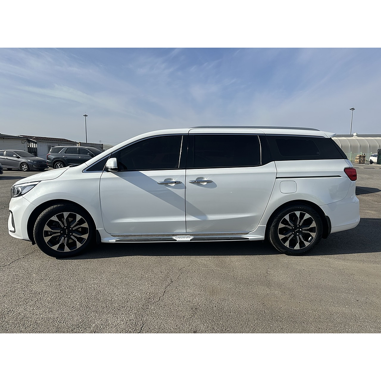 KIA CARNIVAL 2019 / 9PASAJEROS / DIESEL / CAMARA R / FULL 4