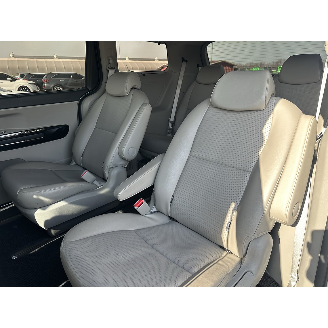 KIA CARNIVAL 2019 / 9PASAJEROS / DIESEL / CAMARA R / FULL 17