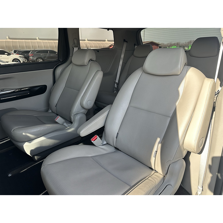 KIA CARNIVAL 2019 / 9PASAJEROS / DIESEL / CAMARA R / FULL 17