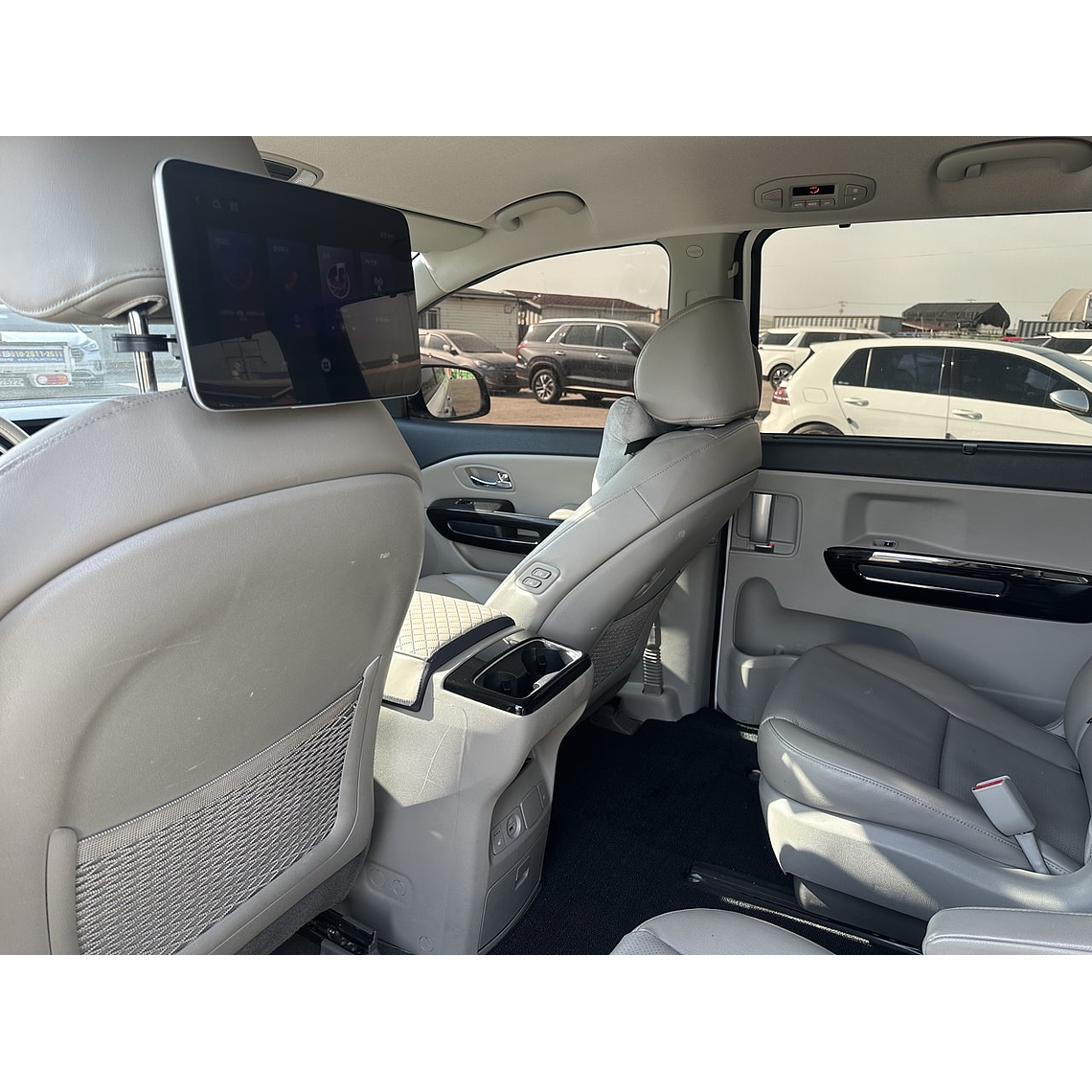 KIA CARNIVAL 2019 / 9PASAJEROS / DIESEL / CAMARA R / FULL 19