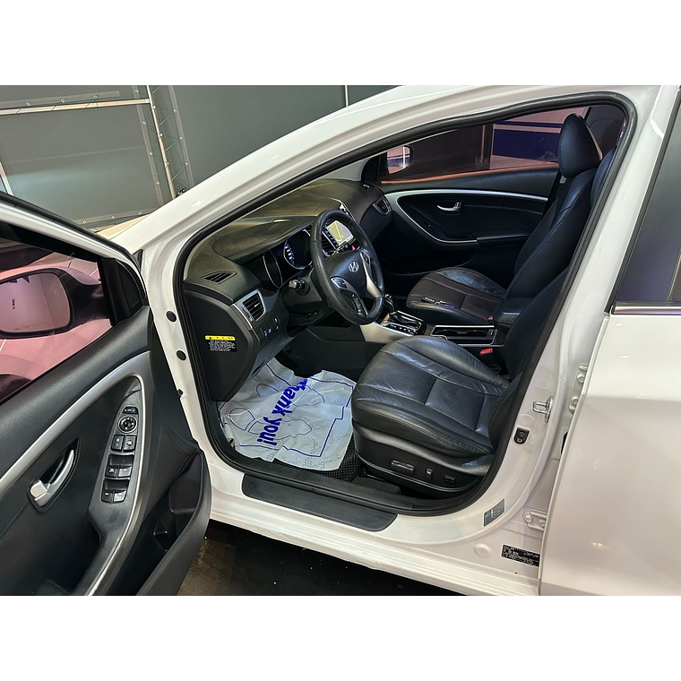 HYUNDAI i30 / TECHO PANORAMICO / SMARKEY / DIESEL  7