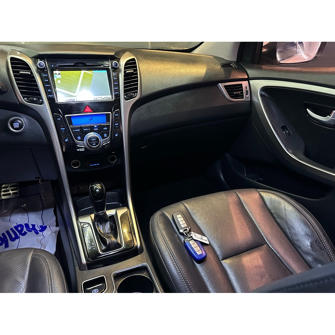 HYUNDAI i30 / TECHO PANORAMICO / SMARKEY / DIESEL  12