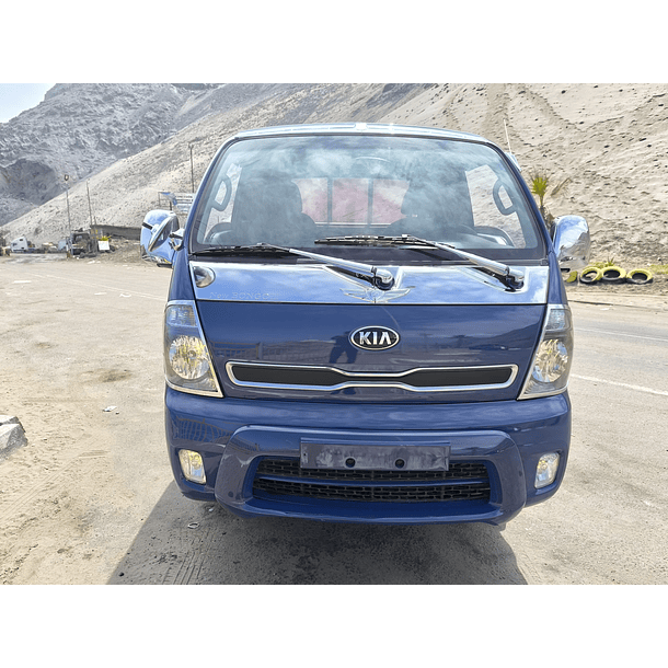 KIA BONGO SUPER CAB 2016 / 1TON / 4WD MECANICA CAJA 6TA / DIESEL 2